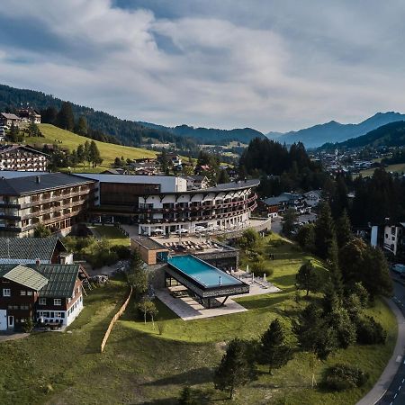 A-Rosa Ifen Hotel Kleinwalsertal ヒルシュエック エクステリア 写真 Aerial view of the resort
