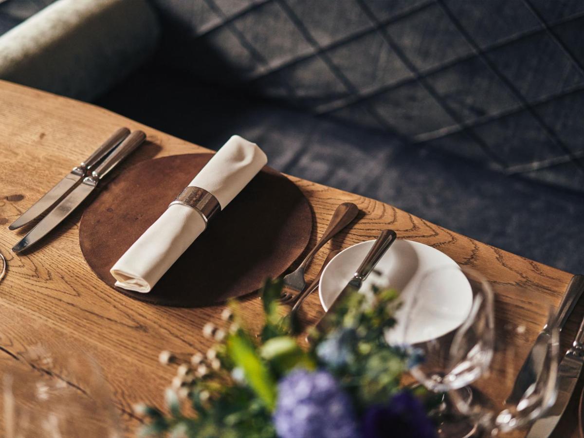 A-Rosa Ifen Hotel Kleinwalsertal ヒルシュエック エクステリア 写真 A place setting at a restaurant