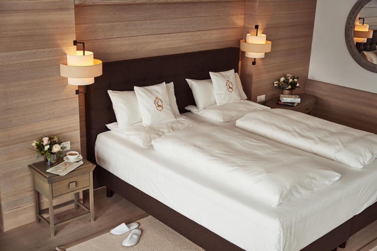 A-Rosa Ifen Hotel Kleinwalsertal ヒルシュエック エクステリア 写真 A bed with two mattresses